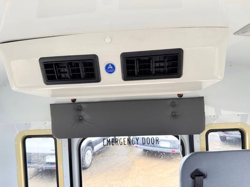 Used 2015 Ford Transit 250 138 RWD image 9