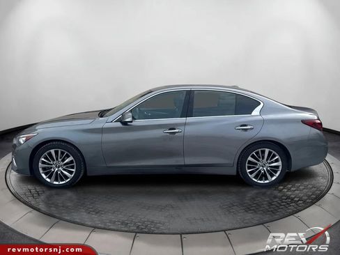 Used 2018 INFINITI Q50 Luxe w/ Essential Package (2.0T Luxe) image 2