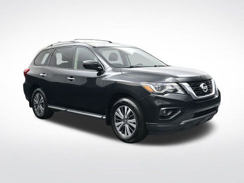 Used 2020 Nissan Pathfinder SV image 2