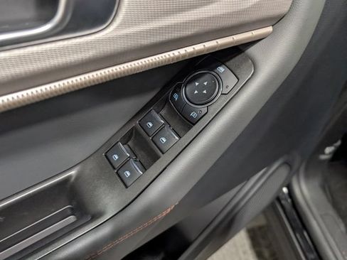 Used 2025 Ford Explorer Active AWD/4WD image 14