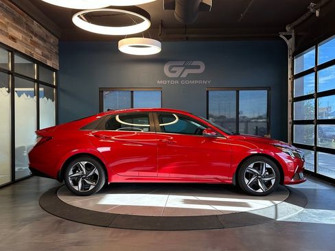 Used 2023 Hyundai Elantra Limited FWD image 2