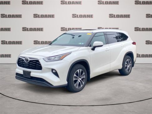 Used 2020 Toyota Highlander XLE image 1
