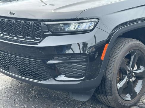 Used 2024 Jeep Grand Cherokee Altitude AWD/4WD image 8