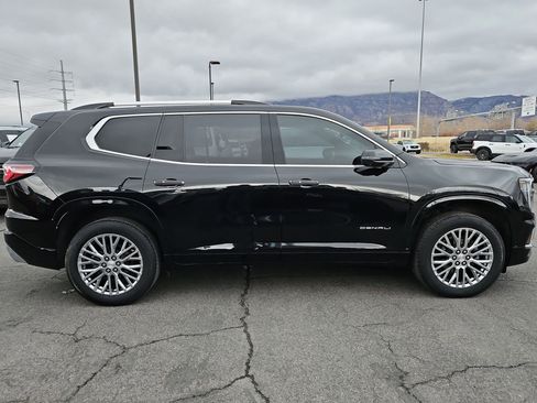 Used 2024 GMC Acadia Denali image 2
