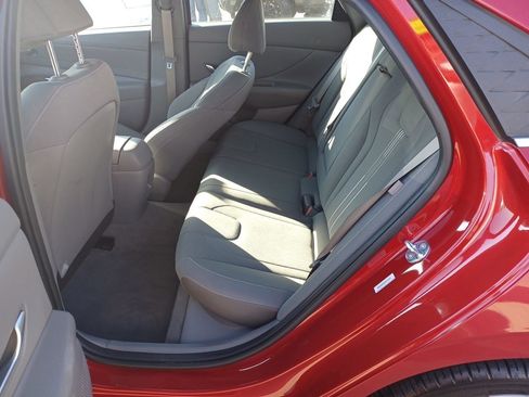 Used 2025 Hyundai Elantra SEL image 3