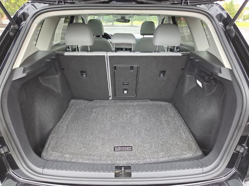 Used 2024 Volkswagen Taos SE w/ Panoramic Sunroof Package AWD/4WD image 28