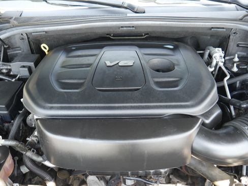 Used 2019 Jeep Grand Cherokee Laredo AWD/4WD image 10