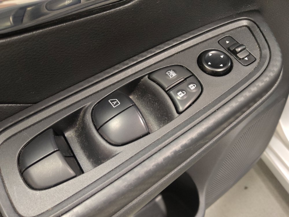 Used 2025 Nissan Versa SV FWD image 27