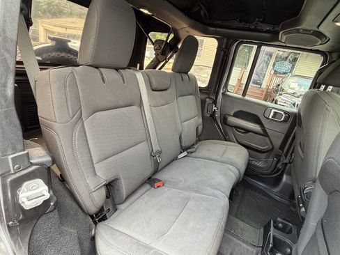 Used 2019 Jeep Wrangler Unlimited Sahara w/ Cold Weather Group AWD/4WD image 17