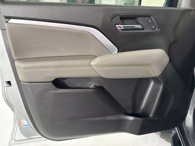 Used 2024 Chevrolet Colorado ZR2 w/ Technology Package AWD/4WD image 17