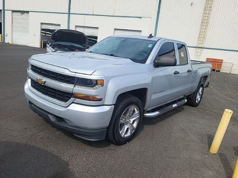 Used 2018 Chevrolet Silverado 1500 Custom w/ Custom Value Package RWD image 3