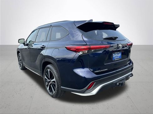 Used 2022 Toyota Highlander XSE AWD/4WD image 9