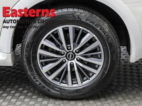 Used 2023 Nissan Armada SL w/ Captain's Chairs Package image 8