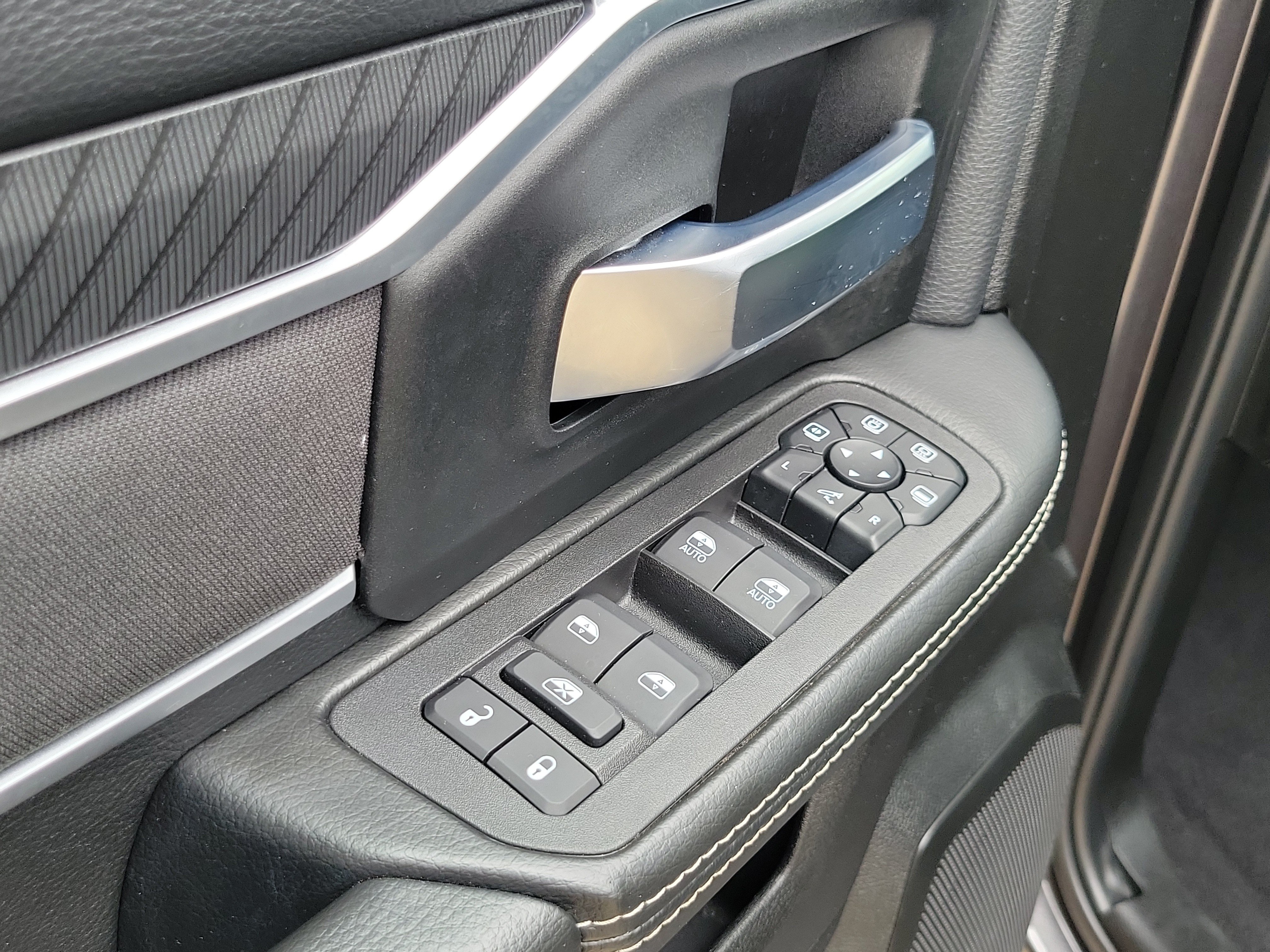 Used 2025 RAM 2500 Big Horn AWD/4WD image 7