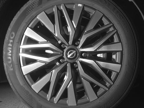 Used 2025 Nissan Altima 2.5 SV FWD image 13
