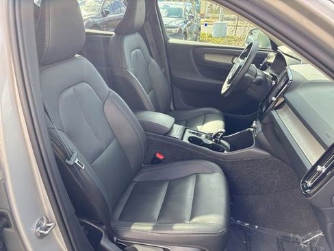 Used 2025 Volvo XC40 B5 Core image 16