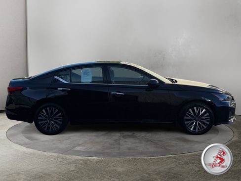 Used 2024 Nissan Altima 2.5 SV w/ SV Premium Package FWD image 8