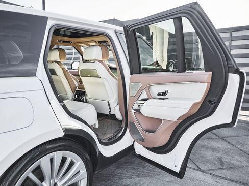 Used 2024 Land Rover Range Rover SV image 25