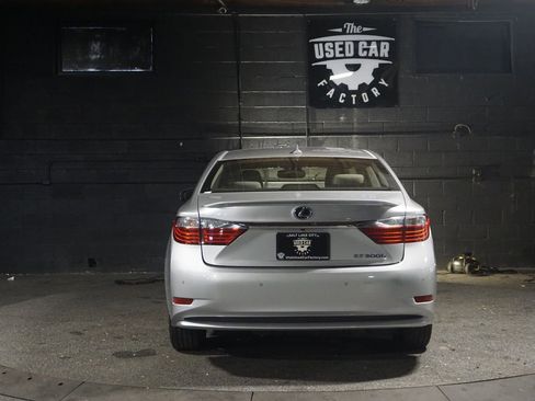 Used 2014 Lexus ES 300h w/ Premium Package w/Bamboo Trim image 4