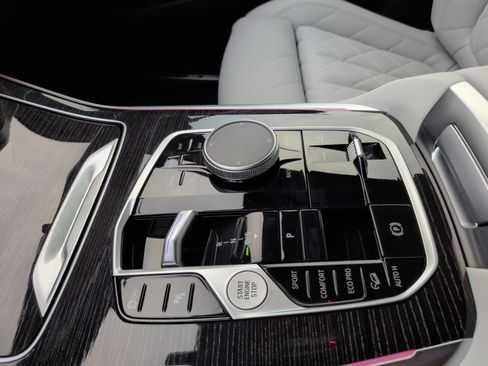 Certified 2025 BMW X7 xDrive40i w/ M Sport Package image 20