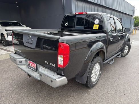 Used 2017 Nissan Frontier SV w/ SV Value Truck Package AWD/4WD image 5