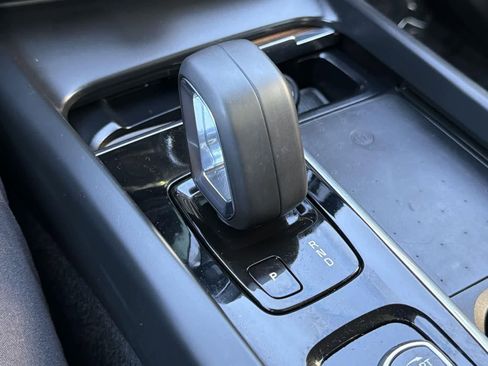 Used 2022 Volvo XC60 T8 Inscription Expression w/ Protection Package Premier image 17