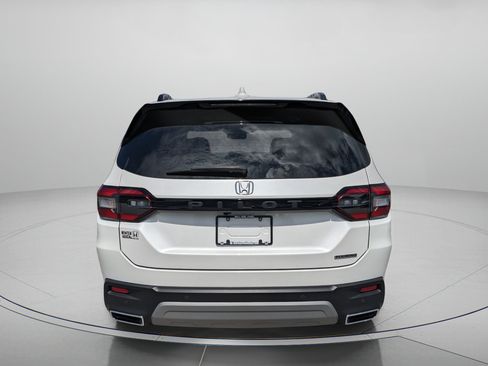 Used 2025 Honda Pilot Touring image 7