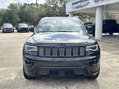 Used 2021 Jeep Grand Cherokee Laredo X image 2