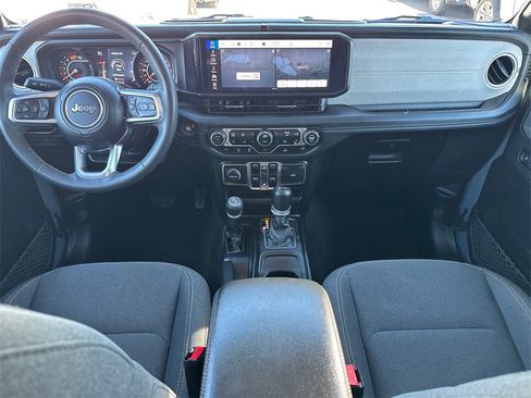 Used 2024 Jeep Wrangler Sahara image 19
