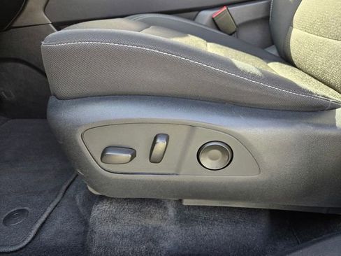 Used 2024 Chevrolet Traverse LT AWD/4WD image 16