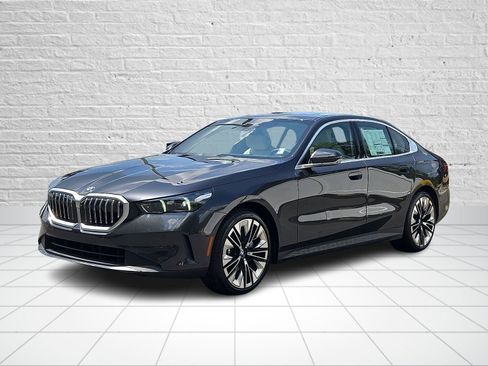 New 2026 BMW 530i xDrive w/ Premium Package image 2