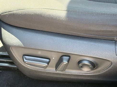Used 2020 Toyota RAV4 XLE w/ Convenience Package FWD image 5