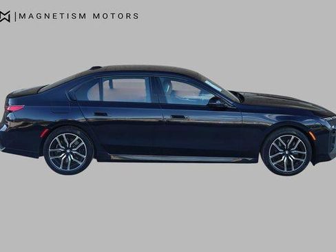 Used 2023 BMW 740i w/ Parking Assistance Package RWD image 9