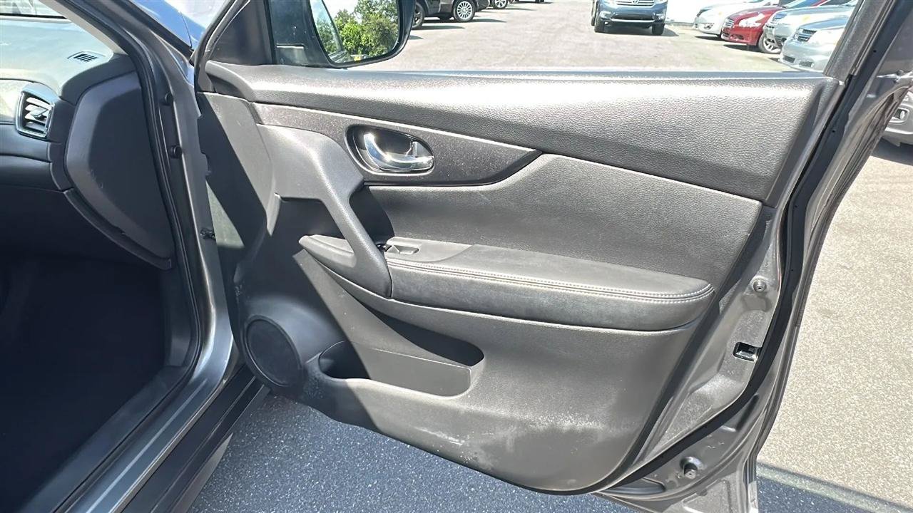 Used 2017 Nissan Rogue S FWD image 33