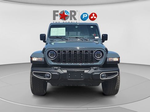Used 2025 Jeep Gladiator Sport AWD/4WD image 8
