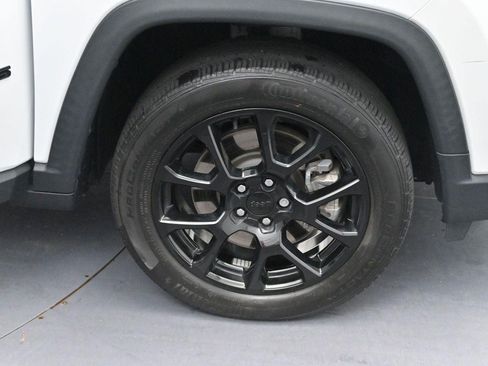 Used 2023 Jeep Compass Latitude AWD/4WD image 28
