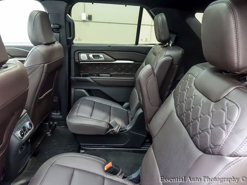 Used 2025 Ford Explorer Platinum w/ LUX Leather Package image 14