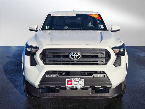 Used 2025 Toyota Tacoma SR5 image 8