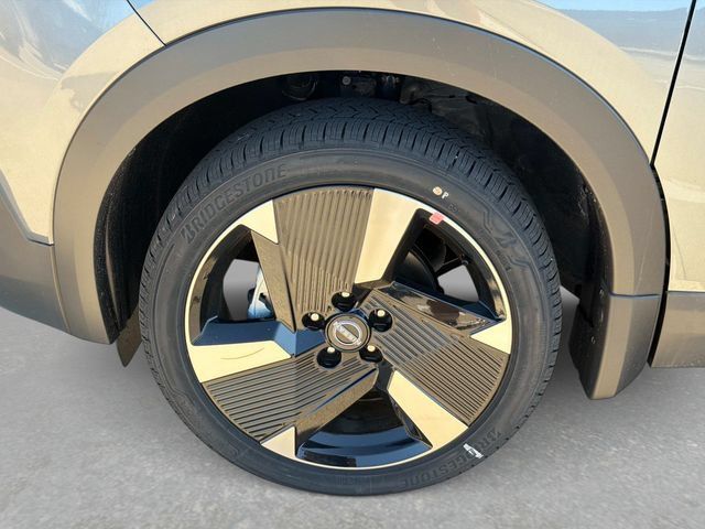 New 2026 Nissan Kicks SR w/ Cold Weather Package AWD/4WD image 13