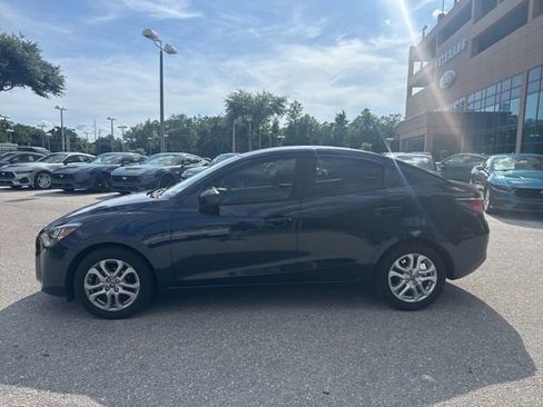 Used 2017 Toyota Yaris iA FWD image 2