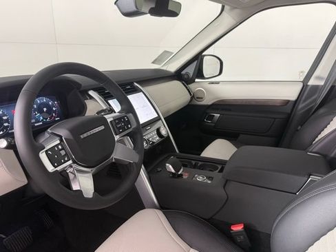 New 2026 Land Rover Discovery S AWD/4WD image 16