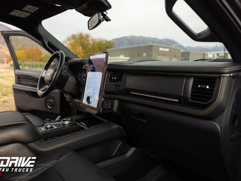 Used 2024 Ford Expedition Max Platinum image 16