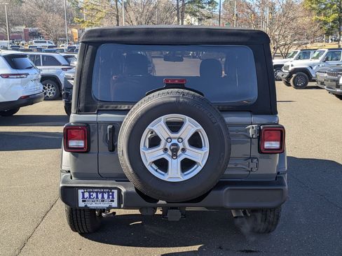 Used 2022 Jeep Wrangler Sport S image 6