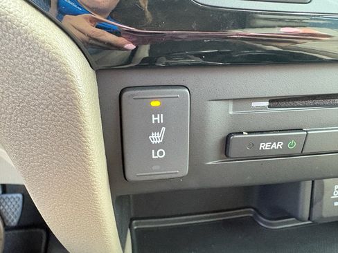 Certified 2018 Honda Pilot Touring image 24