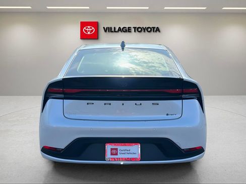 Certified 2024 Toyota Prius LE FWD image 4