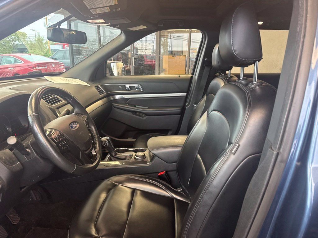 Used 2019 Ford Explorer XLT w/ Equipment Group 202A AWD/4WD image 12