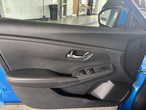Used 2025 Nissan Sentra SV FWD image 15