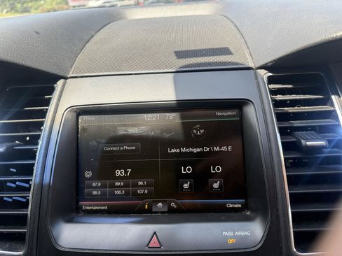 Used 2015 Ford Taurus SEL w/ Equipment Group 201A FWD image 14