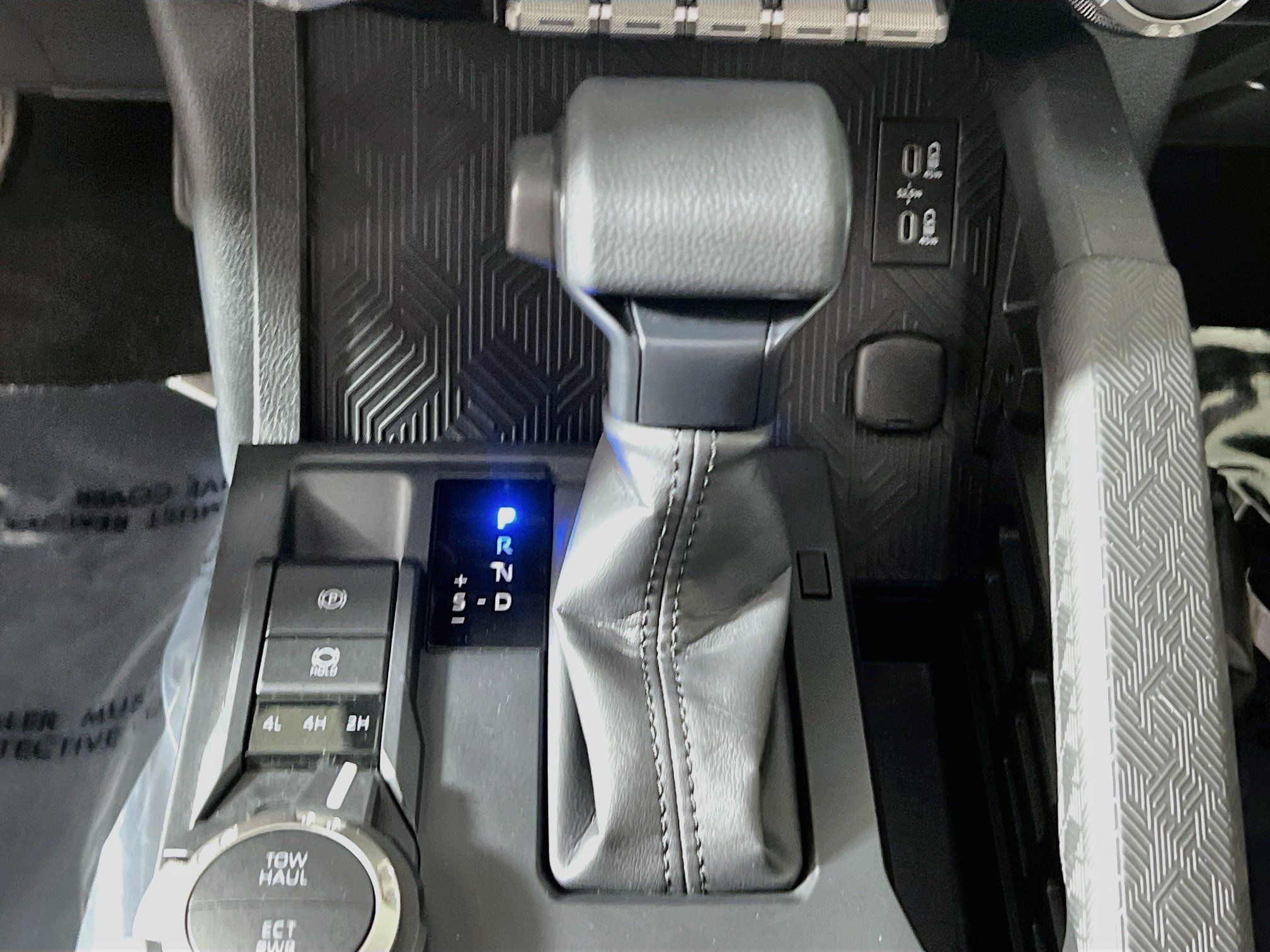 Used 2025 Toyota Tacoma SR5 AWD/4WD image 23