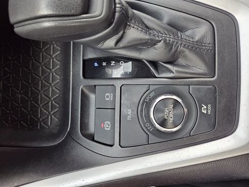 Used 2021 Toyota RAV4 LE AWD/4WD image 20